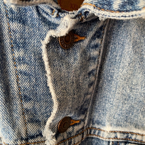 VINTAGE Levi’s Medium Wash Denim Thrashed Destroyed Grunge Trucker Jacket SZ XXL - Picture 7 of 15